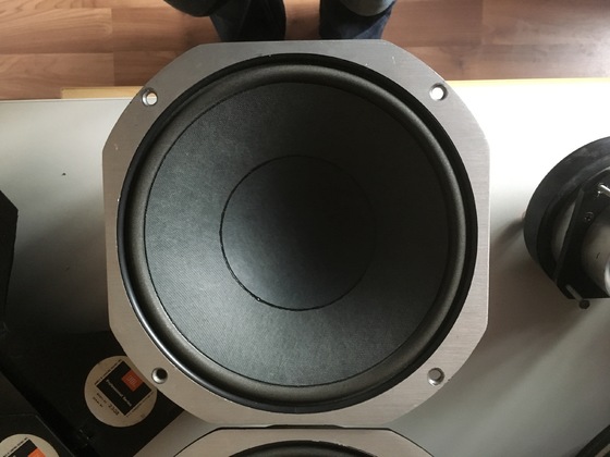 JBL 2121