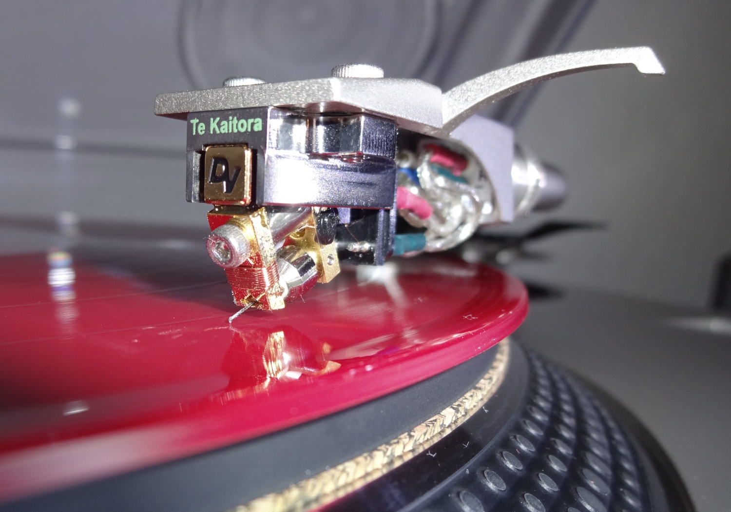 Dynavector Te Kaitora Rua an Technics SL 1200 Mk. II