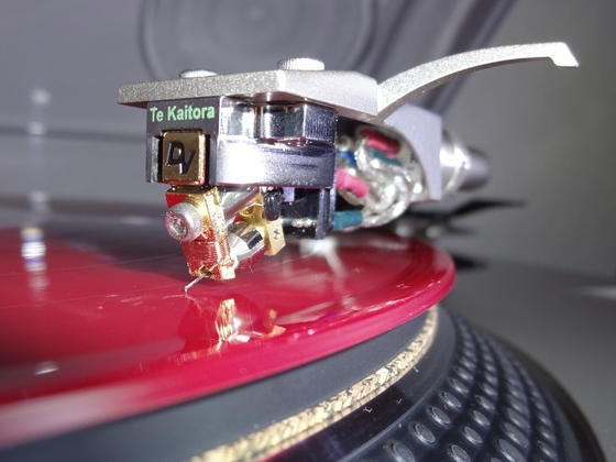 Dynavector Te Kaitora Rua an Technics SL 1200 Mk. II