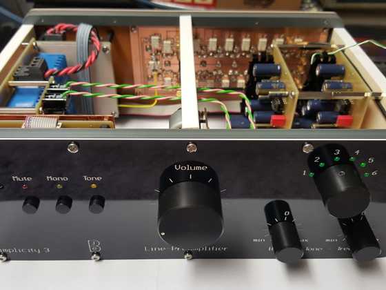 Line-Preamp_Front_open