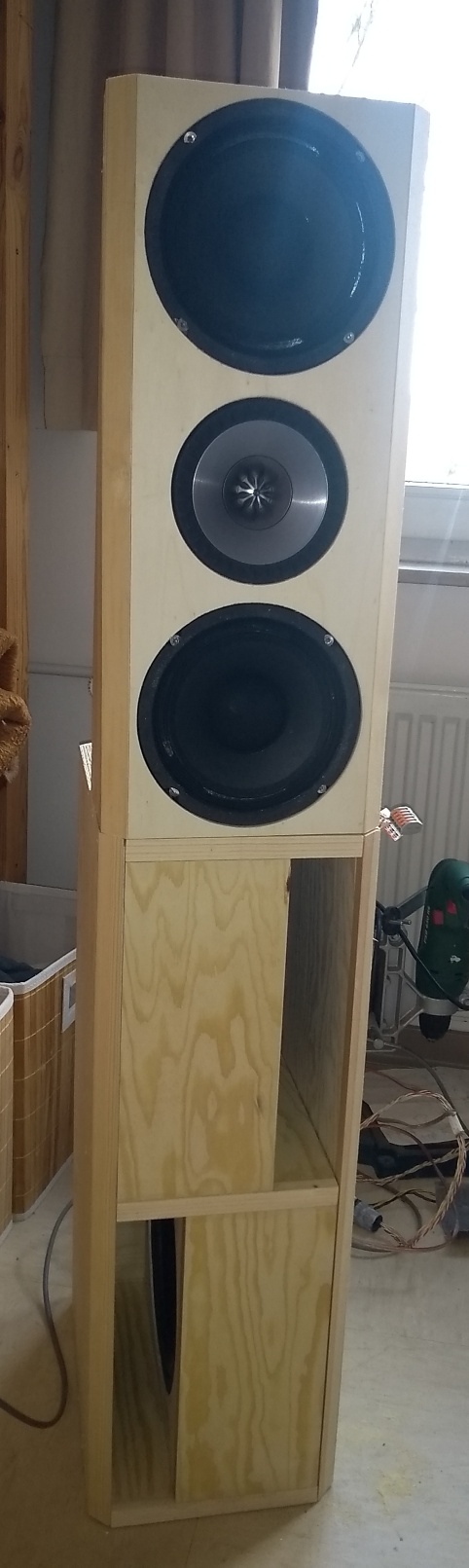 KEF UNIQ Koax in echtem D'Appolito Aufbau Openbaffle plus Dipolbässe