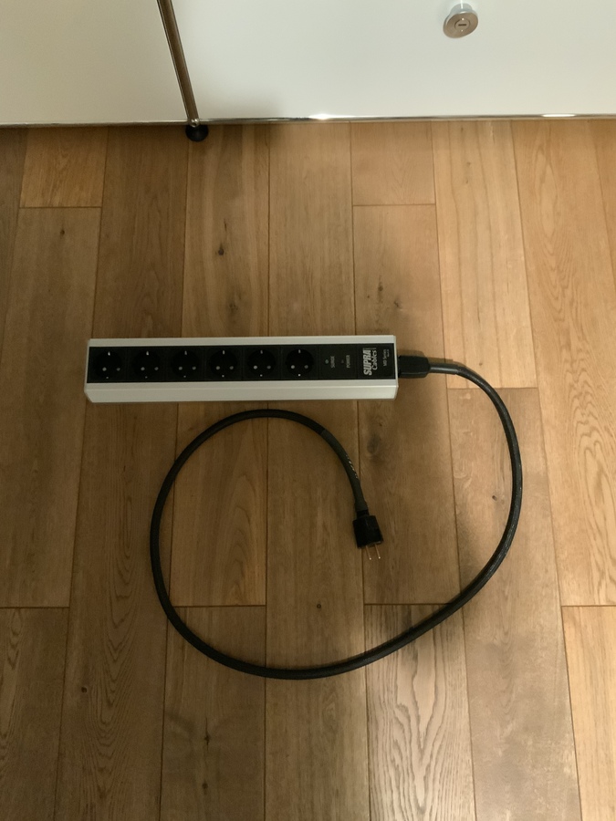 Supra Netzleiste mit Silent Wire AC 8 in 1,5 Meter Länge