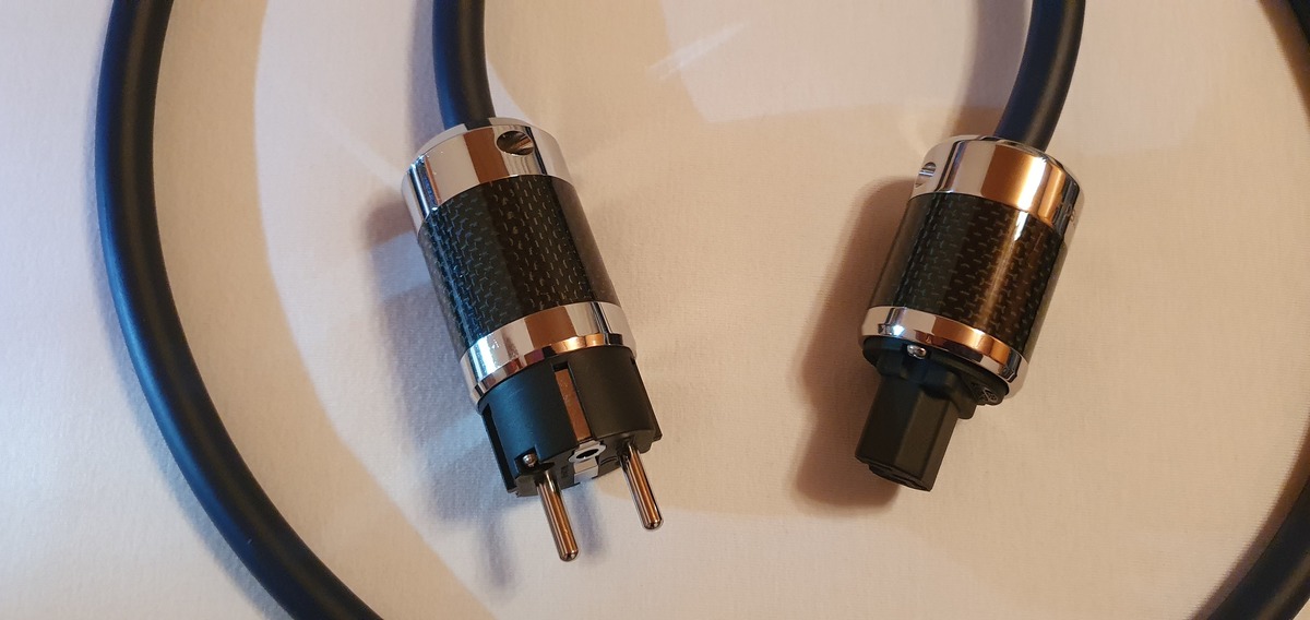 Furutech FP 022N Netzkabel. Mir 1x original Furutech Fi50 r Kaltgeräte Stecker