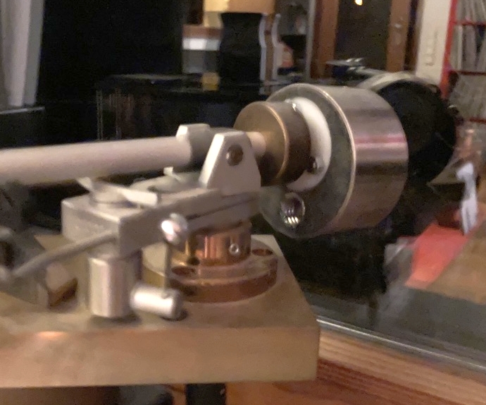 NPV mit Alfred Bokrand Tonearm und Gegengewicht mit einstellbarer Dämpfung