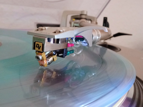 Dynavector Te Kaitora Rua Front-seitlich an Technics SL 1200