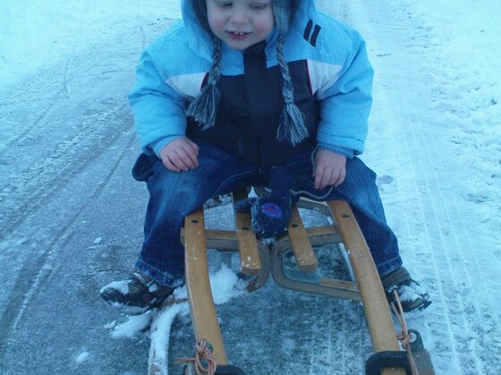 Artemiy im Schnee