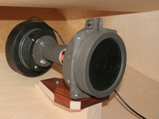 JBL 2305