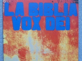 895