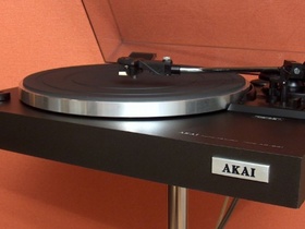 AKAI B21