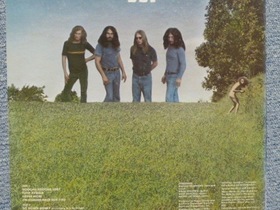 832